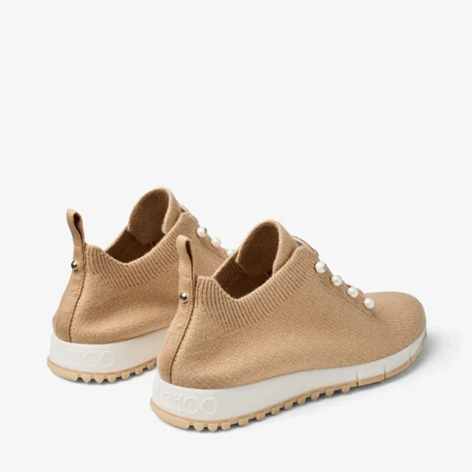 Zapatillas Veles de punto de cachemira melange color chai con botones de perla