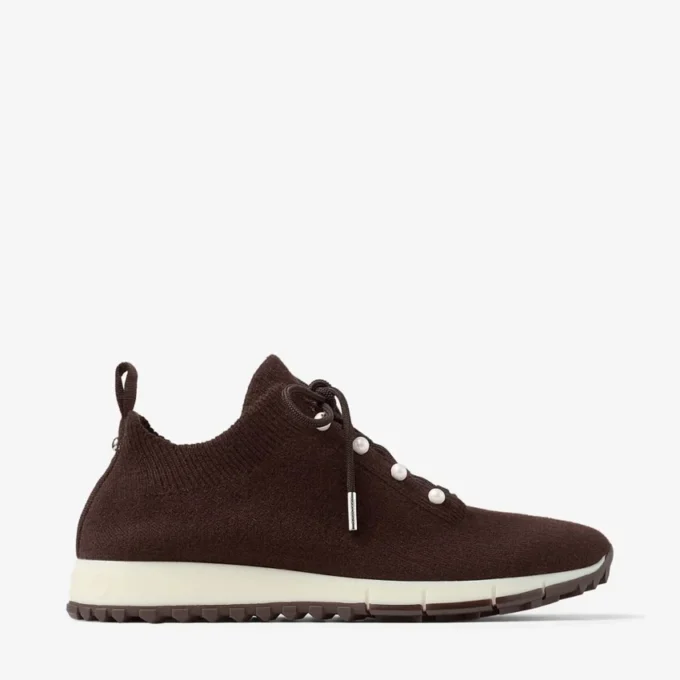 Zapatillas Veles de punto de cachemira melange color chocolate con botones de perlas