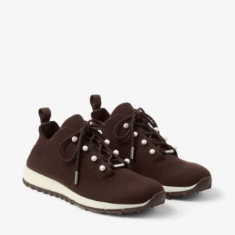 Zapatillas Veles de punto de cachemira melange color chocolate con botones de perlas