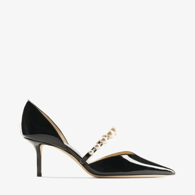 Zapatos de salón Aurelie 65 de charol negro con punta afilada y adornos de perlas Zapatos de salón Aurelie 65 de charol negro con punta afilada y adornos de perlas
