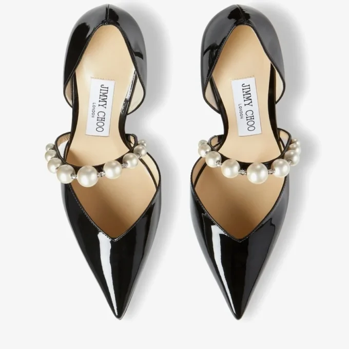 Zapatos de salón Aurelie 85 de charol negro con punta y adornos de perlas Zapatos de salón Aurelie 85 de charol negro con punta y adornos de perlas