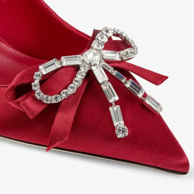 Zapatos de salón Auria 70 en rojo rubí con lazo de satén y cristales