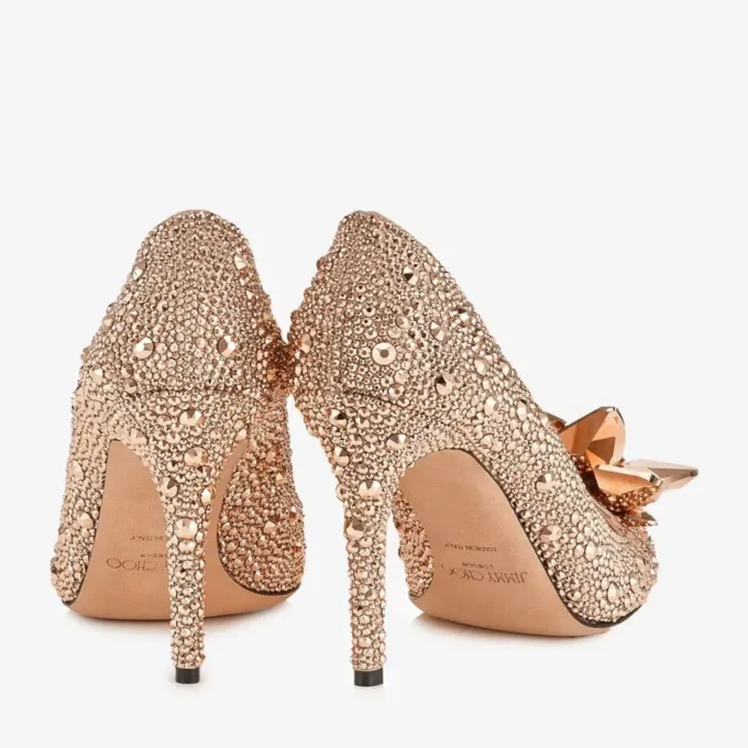 Zapatos de salón Avril con puntera puntiaguda y cubiertos de cristales en oro rosa