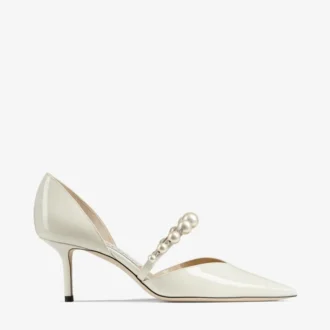 Zapatos de salón de punta Aurelie 65 en charol color latte con adornos de perlas