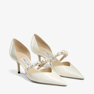 Zapatos de salón de punta Aurelie 65 en charol color latte con adornos de perlas