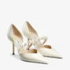 Zapatos de salón de punta Aurelie 85 en charol color latte con adorno de perlas