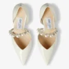 Zapatos de salón de punta Aurelie 85 en charol color latte con adorno de perlas