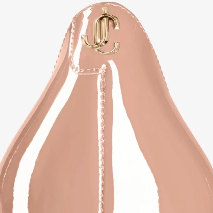 Zapatos de salón de punta en charol rosa ballet con el emblema JC de Love 100