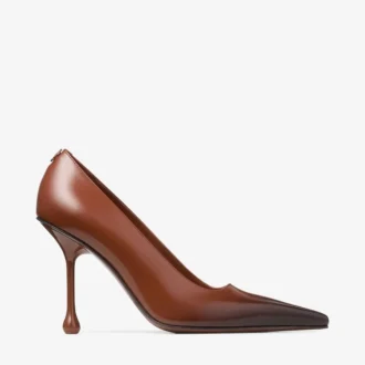 Zapatos de salón Ixia 95 de piel spazzolato con acabado rociado color coñac