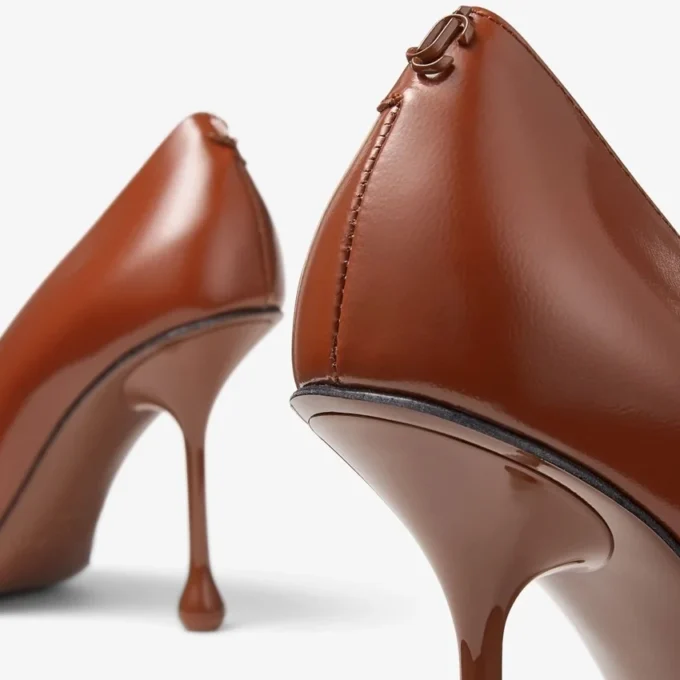 Zapatos de salón Ixia 95 de piel spazzolato con acabado rociado color coñac
