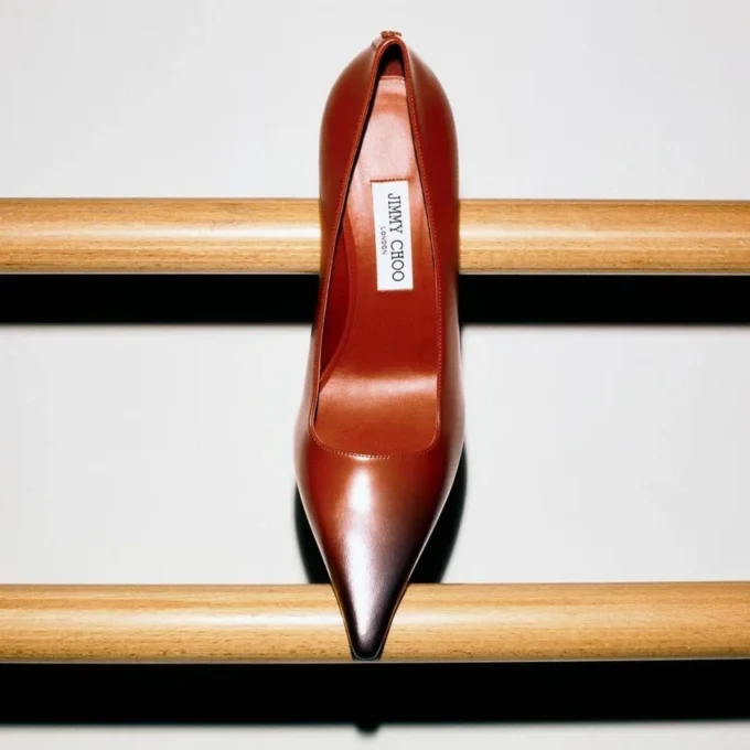 Zapatos de salón Ixia 95 de piel spazzolato con acabado rociado color coñac