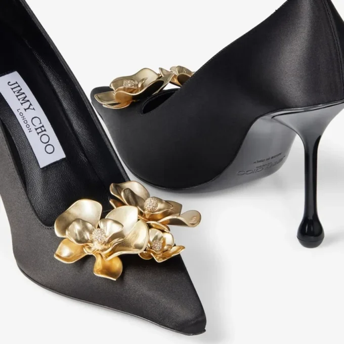 Zapatos de salón Ixia 95 de satén negro con flores Zapatos de salón Ixia 95 de satén negro con flores