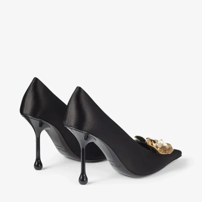 Zapatos de salón Ixia 95 de satén negro con flores Zapatos de salón Ixia 95 de satén negro con flores