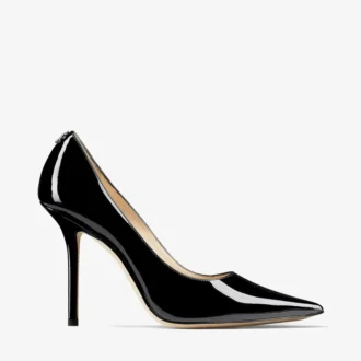 Zapatos de salón Love 100 de charol negro con punta afilada y emblema JC