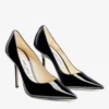 Zapatos de salón Love 100 de charol negro con punta afilada y emblema JC