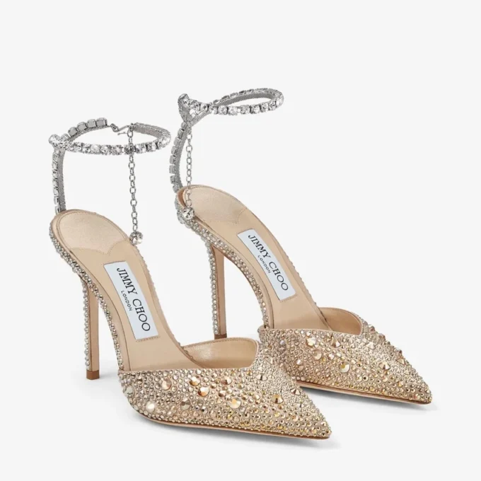 Zapatos de salón Saeda 100 de satén dorado con cristales Zapatos de salón Saeda 100 de satén dorado con cristales