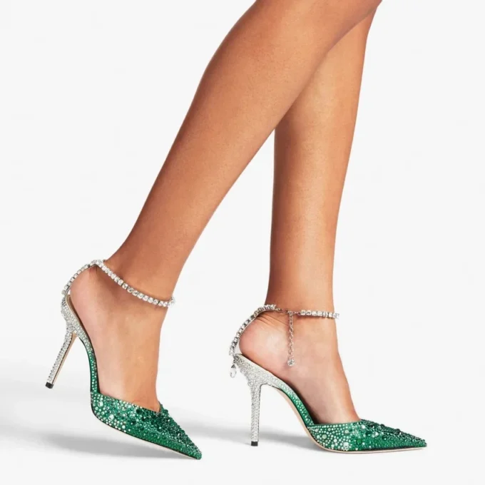 Zapatos de salón Saeda 100 de satén esmeralda con cristales