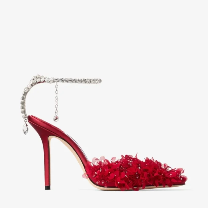 Zapatos de salón Saeda 100 en malla rojo rubí con bordado de pétalos Zapatos de salón Saeda 100 en malla rojo rubí con bordado de pétalos