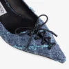 Zapatos de salón Scarlett 50 con diseño de rayas cruzadas en denim Zapatos de salón Scarlett 50 con diseño de rayas cruzadas en denim