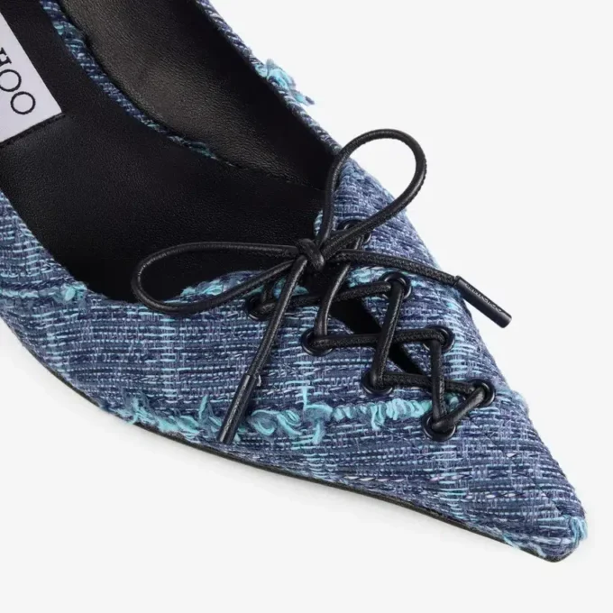 Zapatos de salón Scarlett 50 con diseño de rayas cruzadas en denim Zapatos de salón Scarlett 50 con diseño de rayas cruzadas en denim