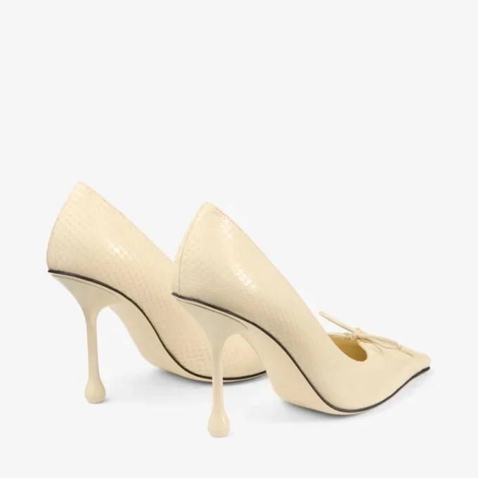 Zapatos de salón Scarlett 95 en piel estampada Elaphe color Buttermilk Zapatos de salón Scarlett 95 en piel estampada Elaphe color Buttermilk